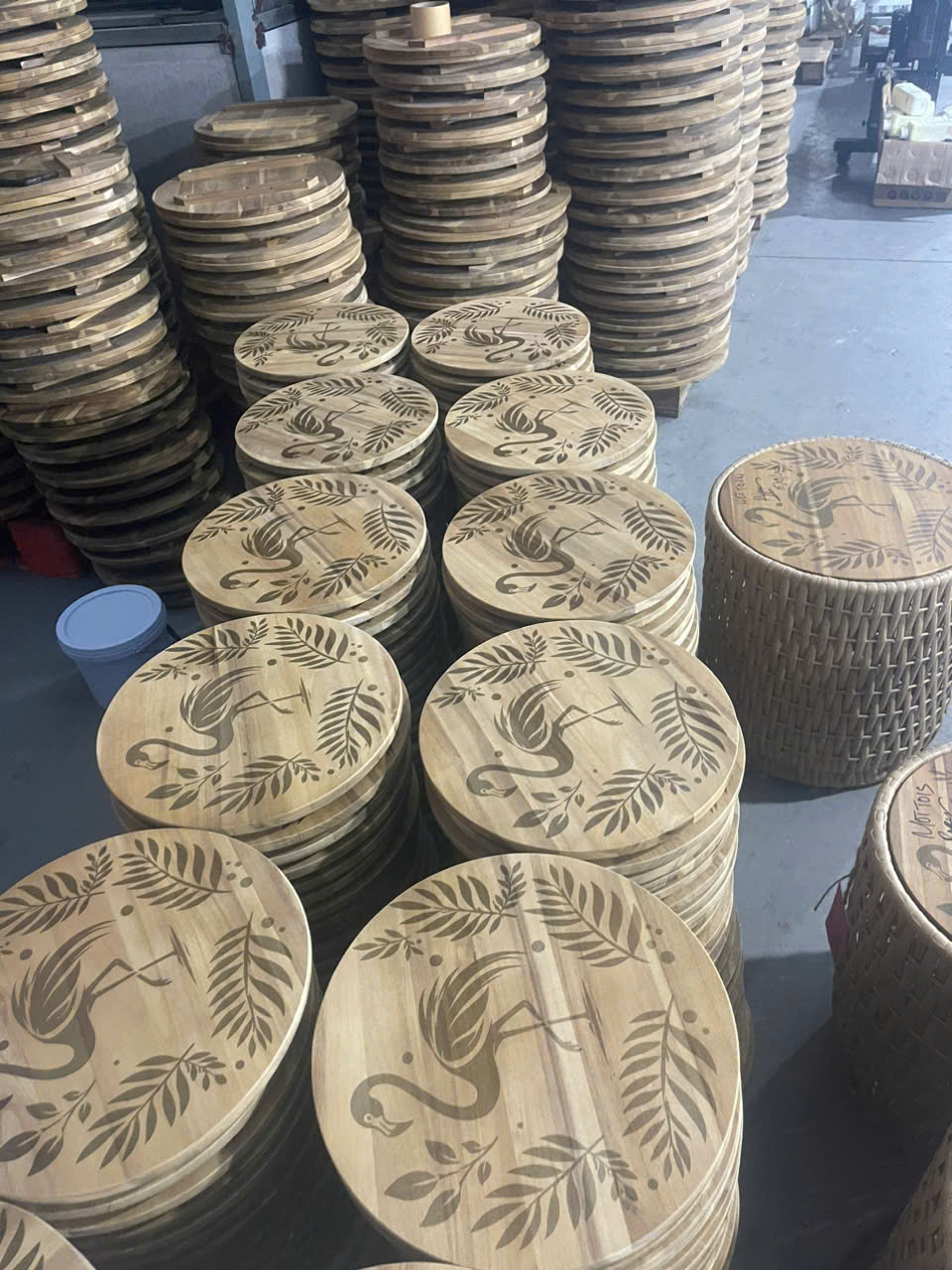 In mặt bàn gỗ mỹ nghệ