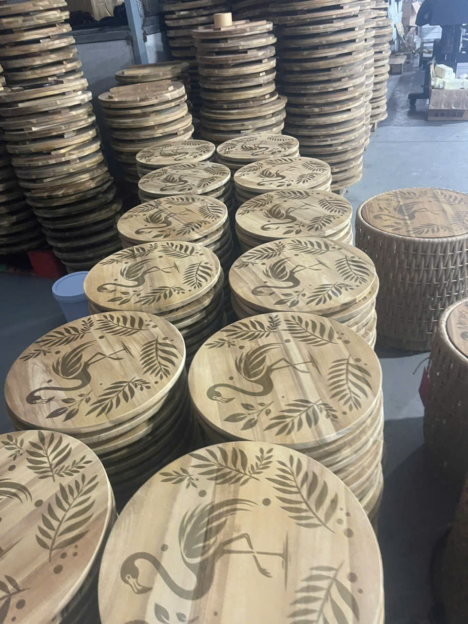 In mặt bàn gỗ mỹ nghệ